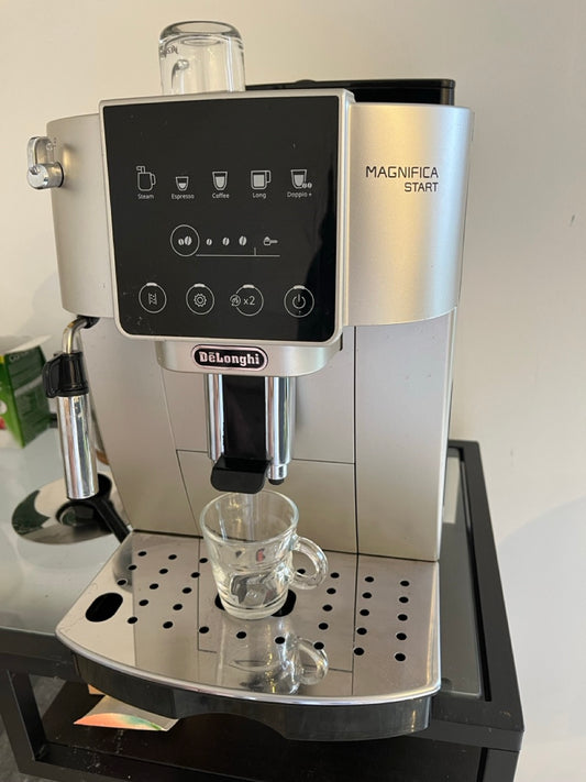 Máquina de café DeLonghi Magnifica Start