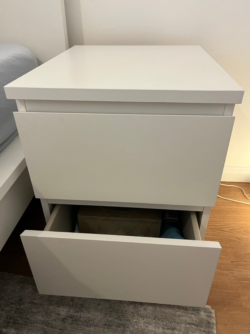 Mesa cabeceira IKEA MALM